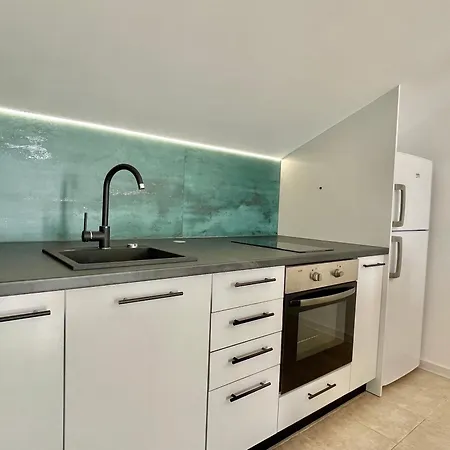 Lighthouse - Private - Bsr - 5 Apartment
